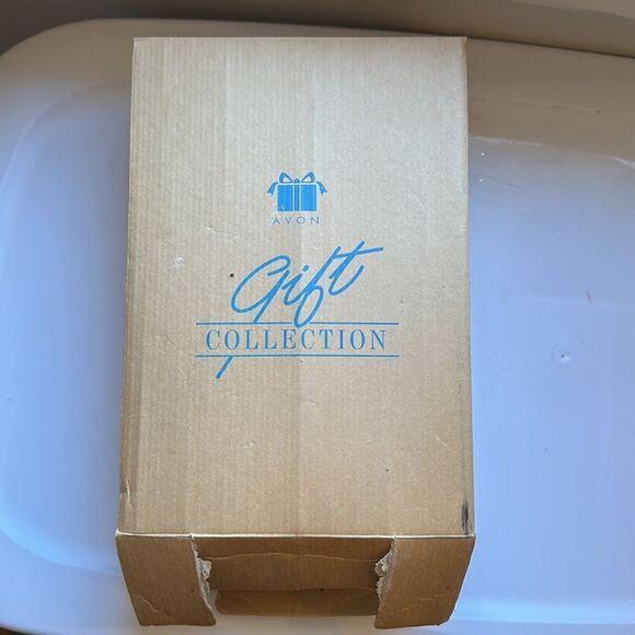 Vintage 2002 Avon Holiday Skating Pond Scene in Original box - Picture 9 of 9